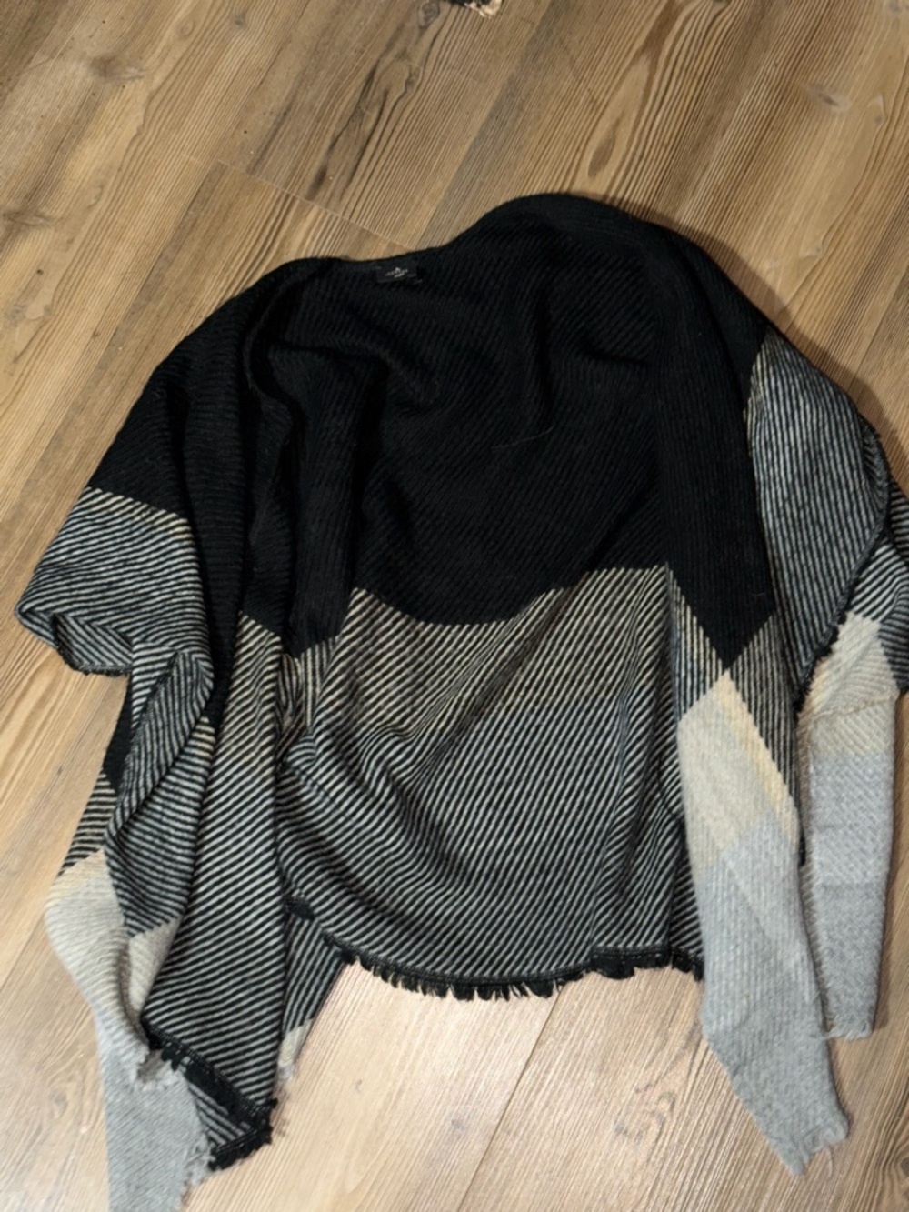V. FRAAS Black, Gray & Cream Knit Wrap Poncho